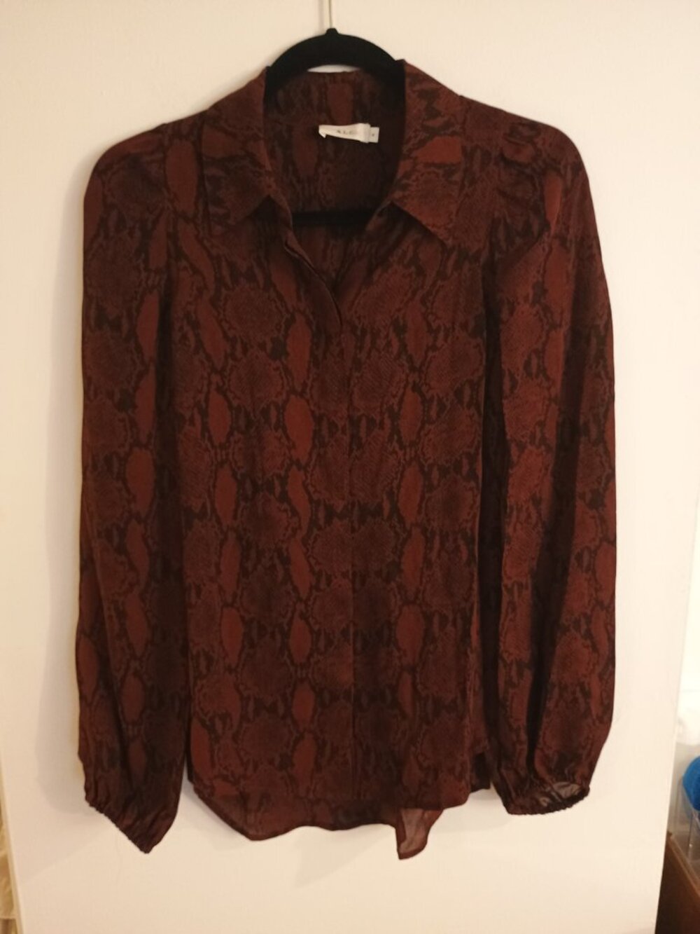 ALC 100% Silk Blouse Button Down Womens 4 Snake Print Maroon